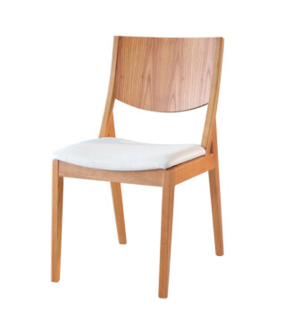 cadeira com encosto em madeira