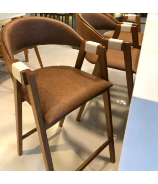 Banqueta Nicole em Madeira Maciça com Encosto Estofado