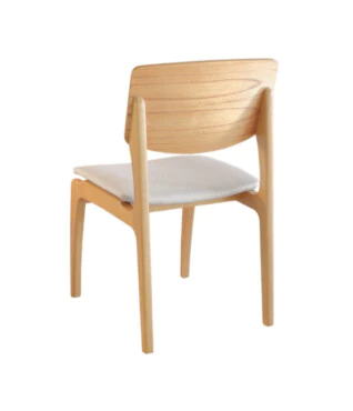 cadeira com encosto em madeira