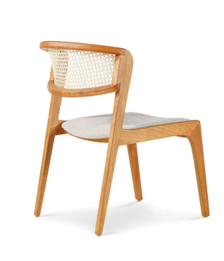 cadeira com encosto em ratan