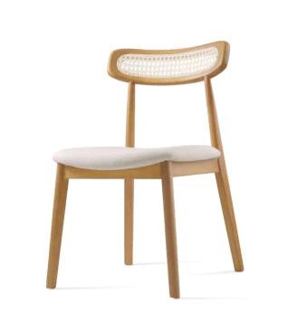 cadeira em madeira maciça