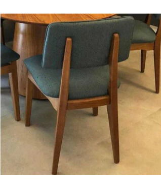 Cadeira em Madeira maciça 