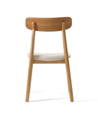 cadeira em madeira maciça