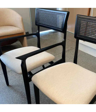 Cadeira Veneza Com Braço Encosto em Ratan Para Mesa de Jantar lateral