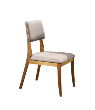 cadeira em madeira maciça