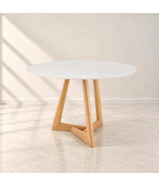 Mesa redonda para sala de jantar com a base em madeira maciça e tampo laqueado com vidro off white sobreposto, comporta entre 4 a 6 lugares