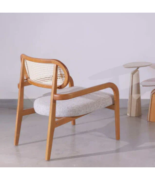 Poltrona Melissa com Encosto em Ratan