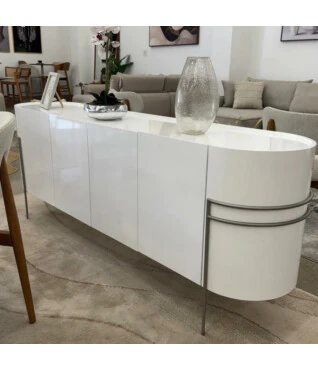 buffet com pes em aço carbono