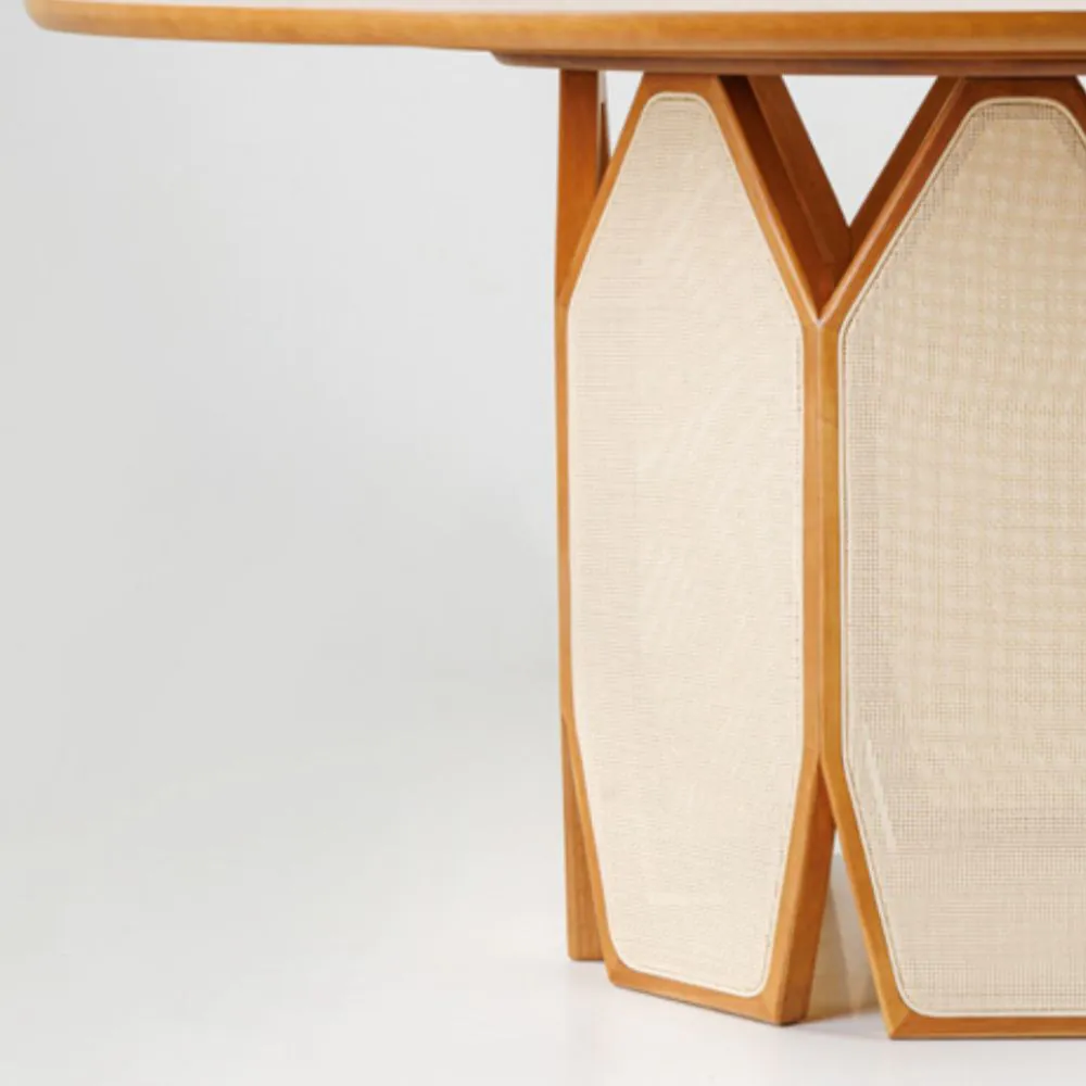 Mesa de Jantar Apolo Ratan Fechado C/Prato Giratório 1,60cm de Diâmetro