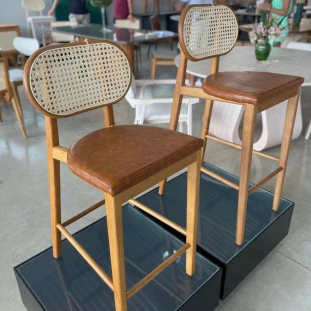 banqueta em ratan