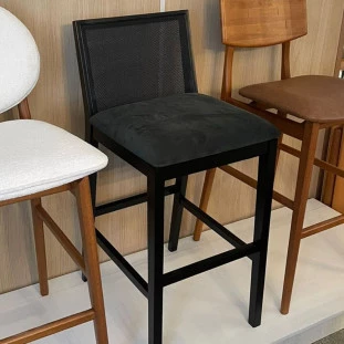 Banqueta em ratan
