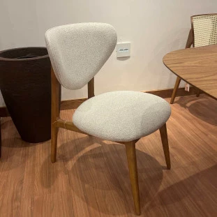 Cadeira Ariel com Encosto em Tecido Para Mesa de Jantar