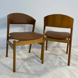 conjunto com quatro cadeiras