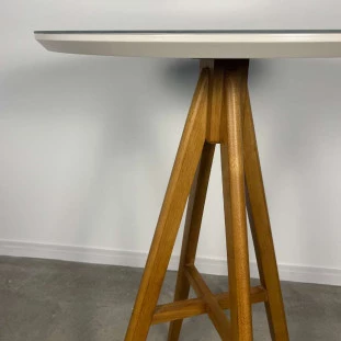 mesa bistrô em madeira maciça
