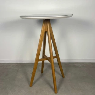 mesa bistrô em madeira maciça